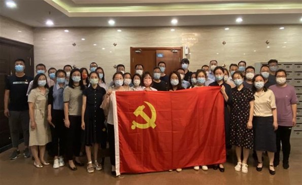 不忘初心 与爱同行——威海产投集团党员观看残疾人专题文艺晚会