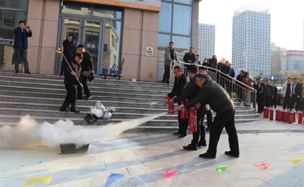 威海产投集团开展“全民消防，，，，，，，生命至上” 消防宣传月活动