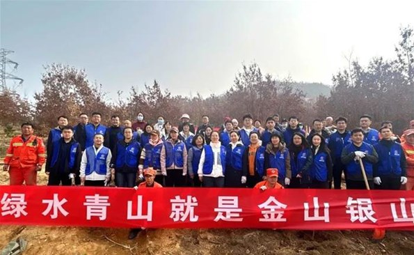 “植”此青绿 共“树”春晖——威海产投集团开展义务植树活动